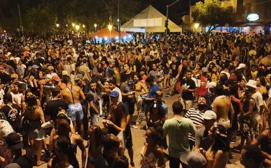 O povo já está na rua para ver o boi: a festa vai até o dia 21 de fevereiro no centro e nos bairros