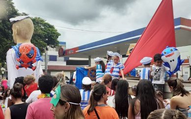 Da maturidade à infância, blocos de carnaval levam várias gerações às ruas da cidade