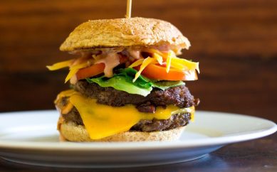 Bateu fome? Veja aqui para onde ligar e pedir comida, a qualquer hora do dia