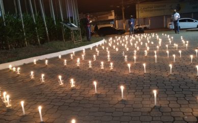 Luzes na praça pelas vítimas da Covid