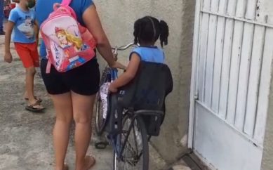 Aulas presenciais trazem de volta bicicletas com crianças… e pouquíssima segurança