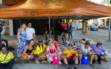 Ciclistas de PL pedalam pelo Natal das crianças