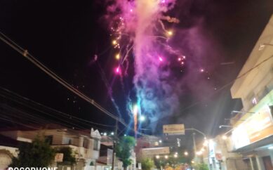 Fogos silenciosos colorem o céu do Boi da Manta