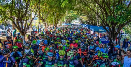 Fim de semana com esporte e música na praça da Estação