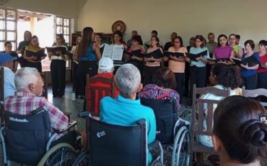 Coral Luiz Gonzaga comemora 15 anos e canta em toda a cidade