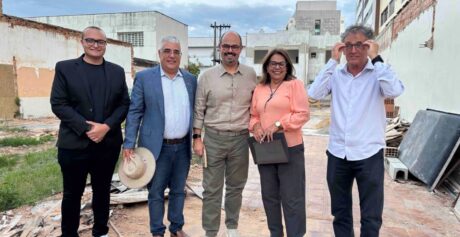Futuro Centro Cultural Chico Xavier recebe o vice-governador Mateus Simões e o senador Girão