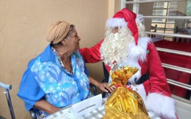 Ceia de Natal alegra os idosos do Laiite