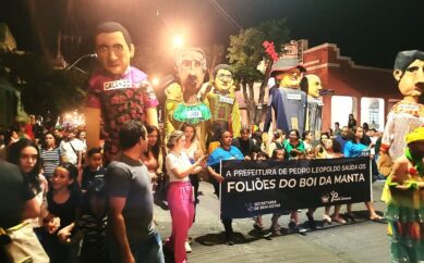 Boi da Manta arrasta milhares de foliões e aquece aniversário de PL