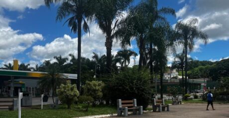 Praça Chico Xavier – livre e bonita – volta a ser do povo