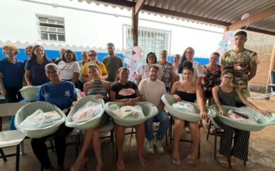 Projeto Escola de Gestantes entrega kits maternidade