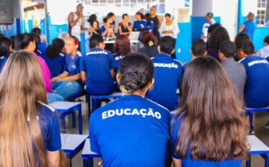Alunos e educadores debatem na escola o fim da violência doméstica
